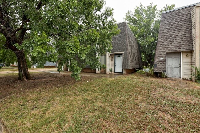 Photo - Cute Townhouse in the Heart of Norman, just minutes from OU!