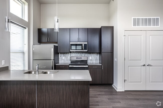 1HAB, 1,5BA - 891 ft² - Trinity Woods