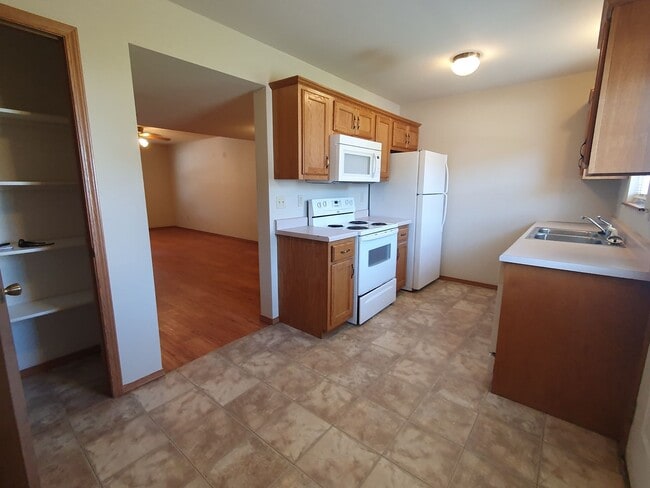 Building Photo - 20304 Skyview Dr Unit 20304 Skyview - C Rental