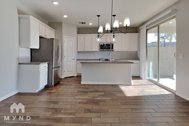 Photo - 421 N 119th Dr