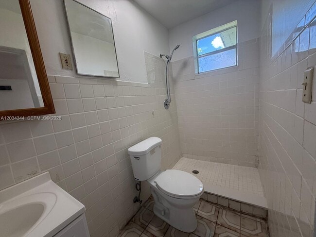 Photo - 120 NE 7th St Unidad 2