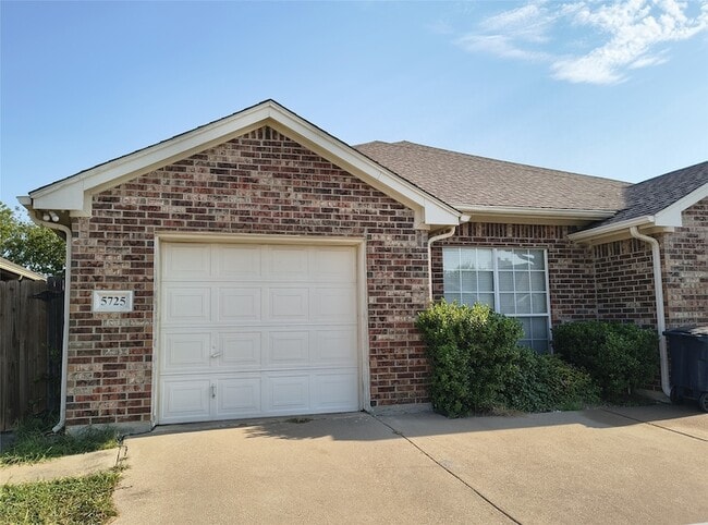 Building Photo - 5725 Swords Dr