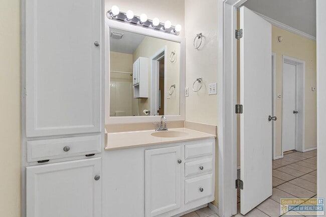 Photo - 813 N Shore Dr