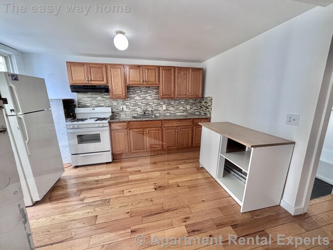 Building Photo - 509 Medford St Unit #2