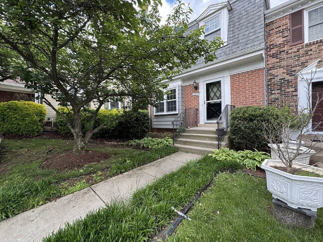 Delightful End-Unit Townhome in Courts of ... - Delightful End-Unit Townhome in Courts of ...