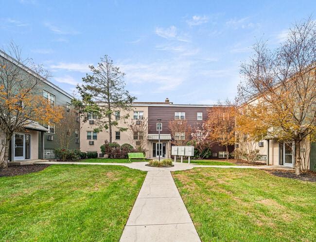 greene-manor-exteriors-10-of-31-1 - Greene Manor Apartments