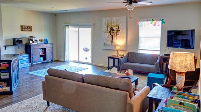 Photo - 741 Windsor Ct