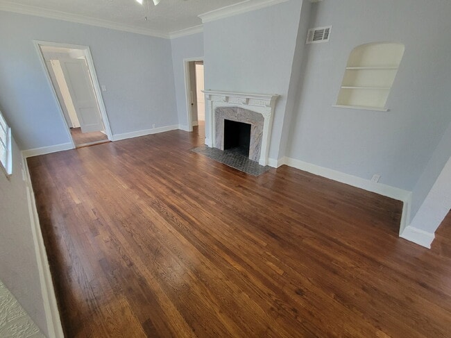 Photo - Charming 3-Bedroom Retreat with Hardwood Elegance