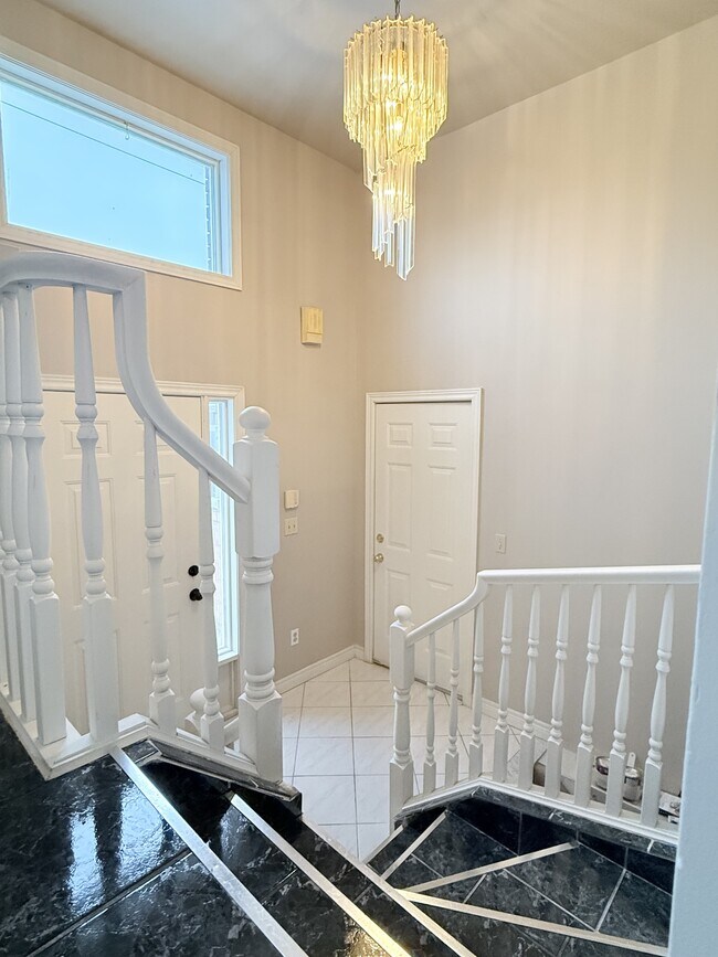 Photo - 800 Cabana Road E