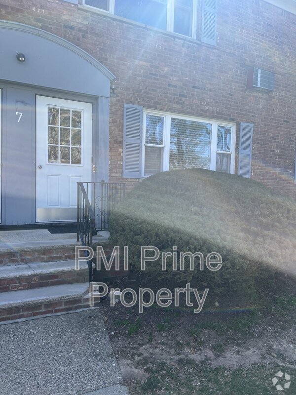 Building Photo - 7 Wedgewood Dr Unit 100 Rental