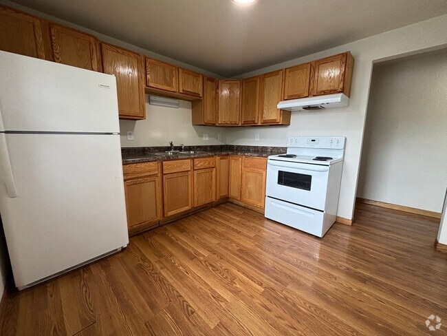 Building Photo - Regal Landing || Unit 4 Rental