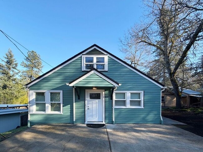 Building Photo - 3511 Willamette St Unit Front