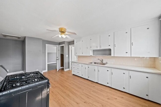 Building Photo - 84 Tremont St Unit 3 Rental