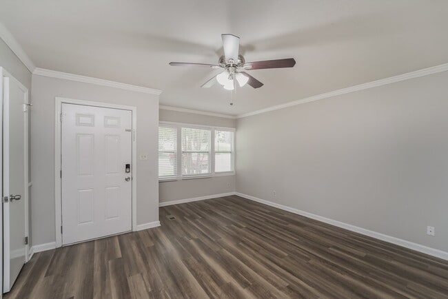 Photo - 2413 Dora Dr