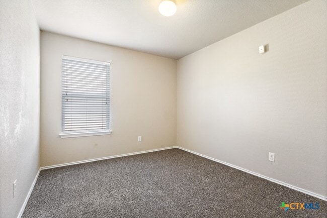 Building Photo - 1533 Redbridge Dr