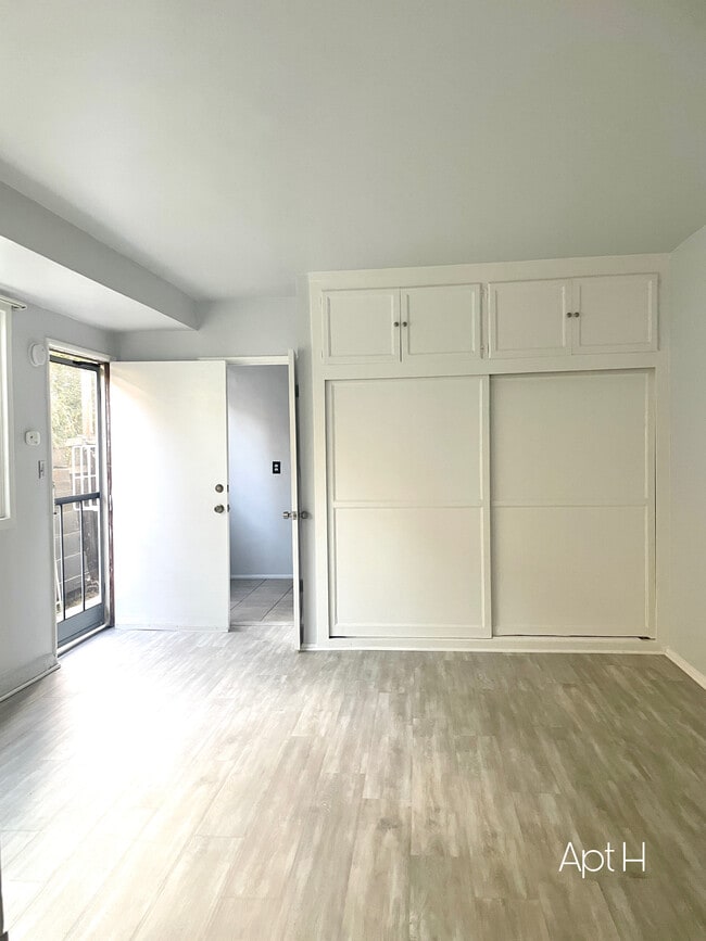 Building Photo - 2024 Argyle Ave Unit H