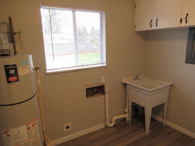 Photo - Large Four Bedroom South Salem