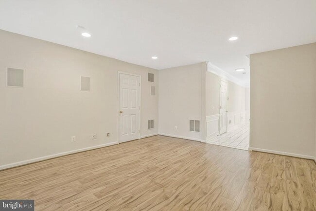 Photo - 6340 Walking Ln