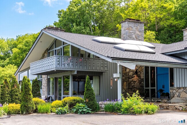 Photo - 250 Westledge Dr