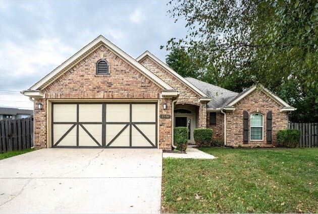 Building Photo - 1536 N Oakhaven Pl