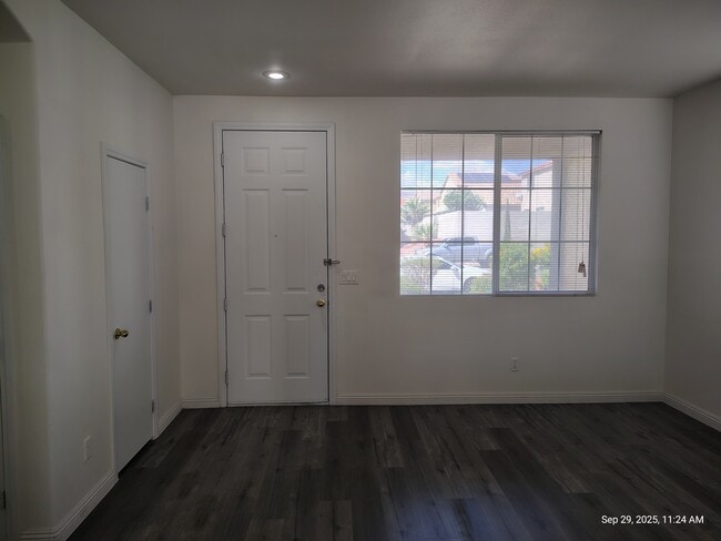 Photo - 5526 Cresent Valley St