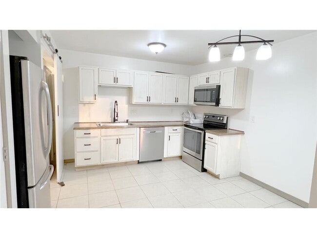 Photo - 7694 Dunmore Rd