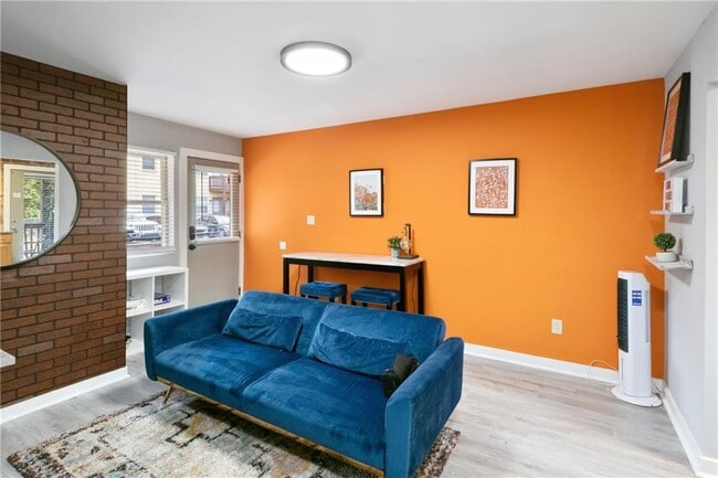 Photo - 561 Formwalt St SW Unit 3