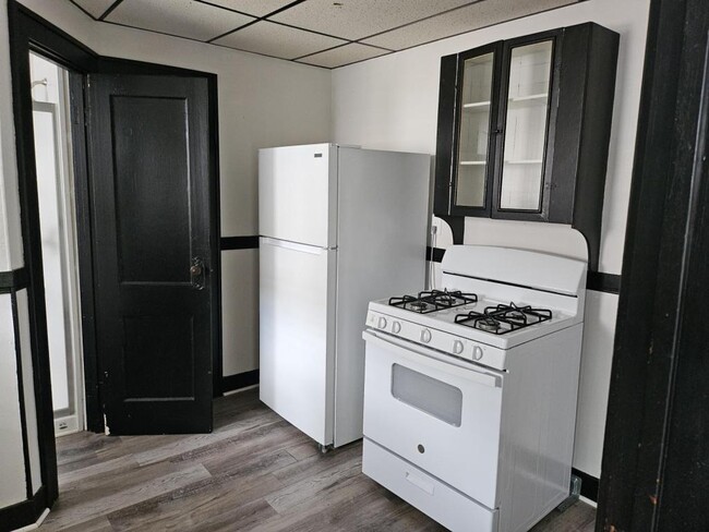 Photo - 949 Maple Ave