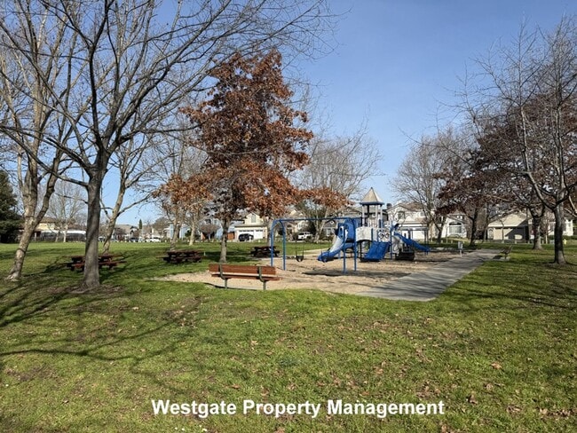 Photo - 545 Almanor St