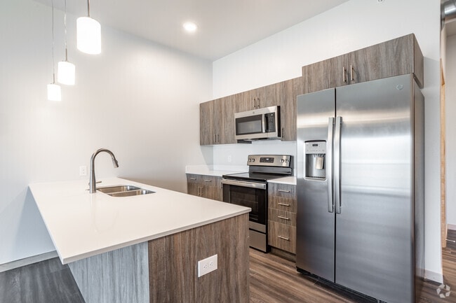 1BR, 1BA - 710SF