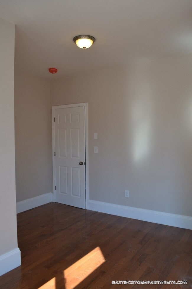 Photo - 241 Maverick St Unit 2