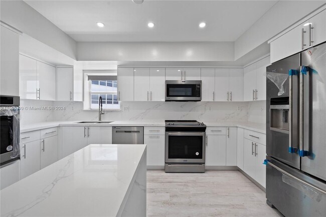5001 Collins Ave Unit 12a