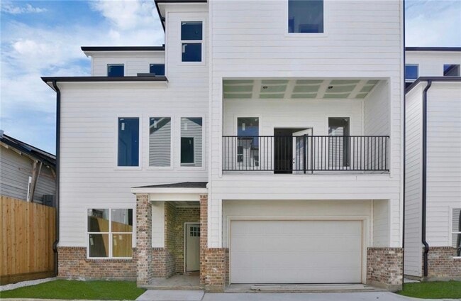 Building Photo - 207 Edgewood St