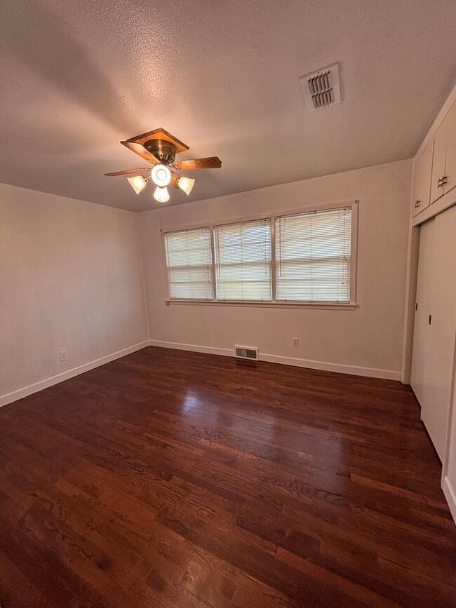 Photo - 1420 E 21st St