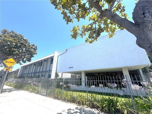 Building Photo - 12926 Doty Ave Unit 10