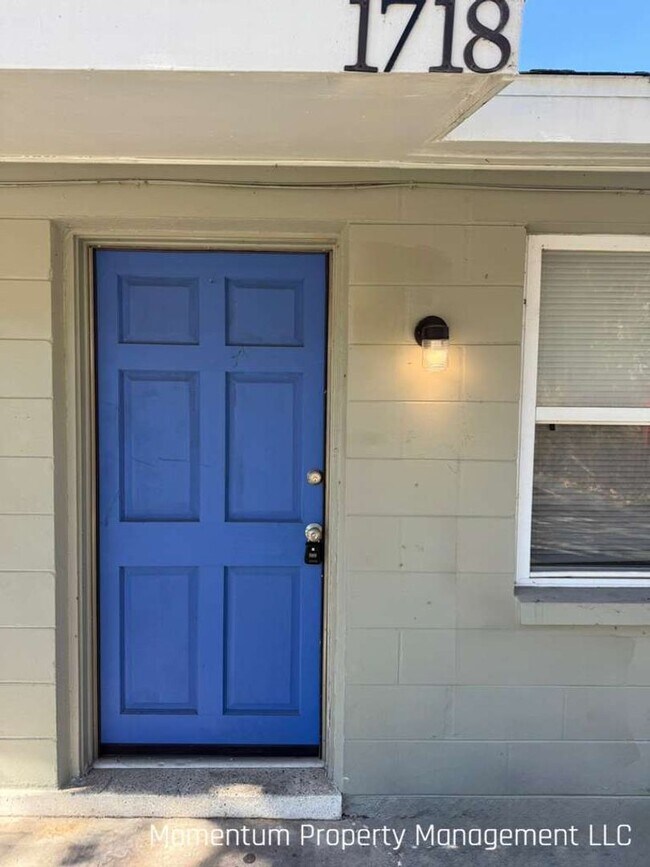 Building Photo - Remodeled One Bedroom- Clearwater! Apply Today- FOR FREE! Unit 1718 Washington Ave