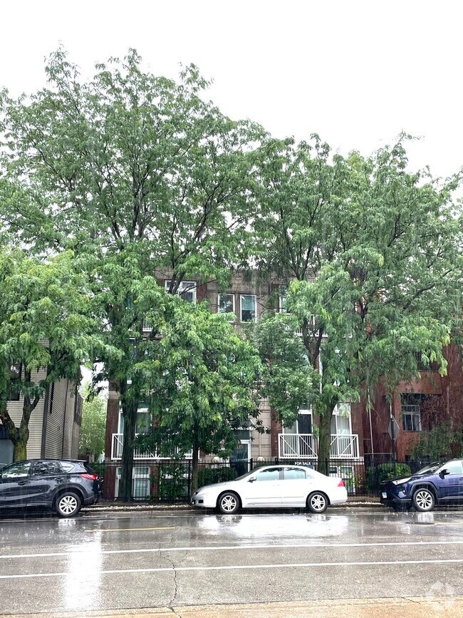 Building Photo - 2135 N Southport Ave Unit 102 Rental