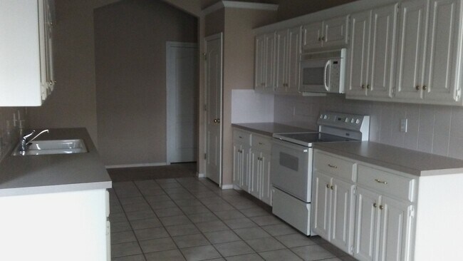 Photo - Very nice 3 bedroom home with an office in...