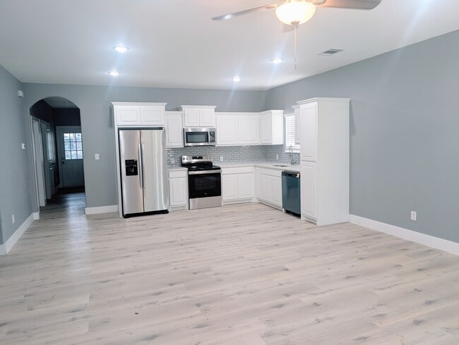 Photo - 405 E Wilson Ave