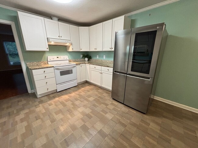 Photo - MOVE-IN READY IN FOREST ACRES!