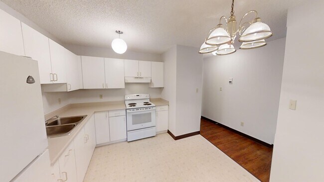 Photo - 5117-5144 44 St Unit 301