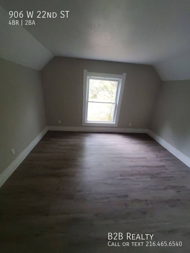 Photo - 906 W 22nd St