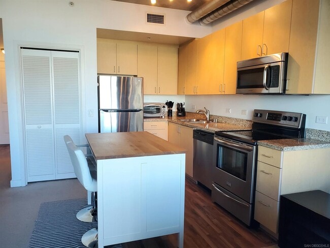 Photo - 1080 Park Blvd Unidad 309