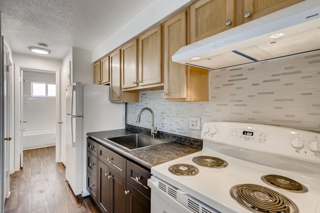 Photo - 2330 S University Blvd