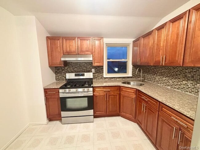 Photo - 139-10 254th St