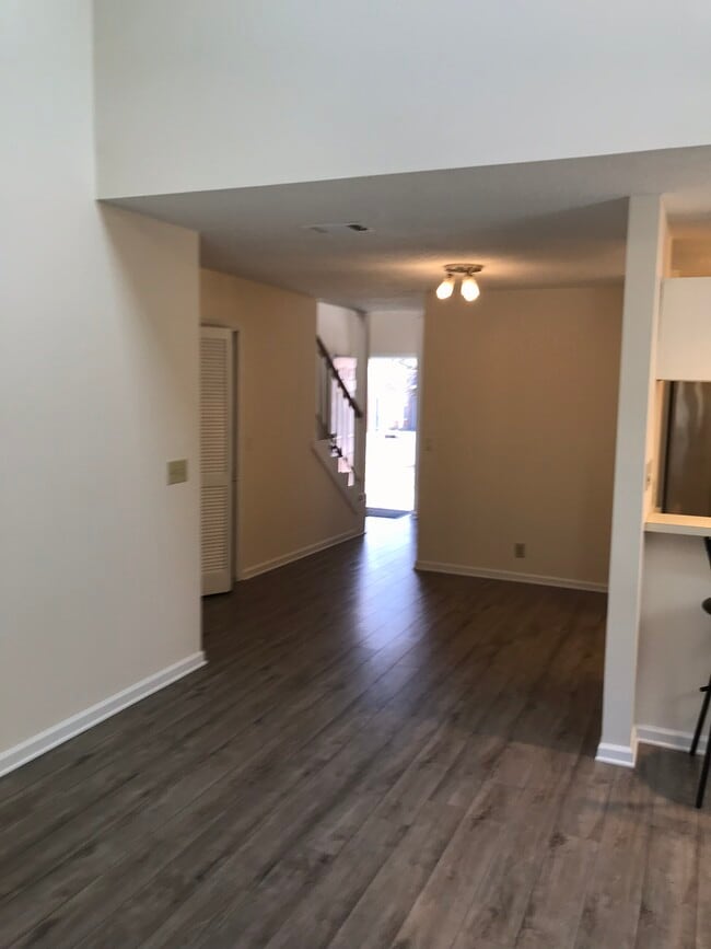 Photo - 324 Yorkshire Cir