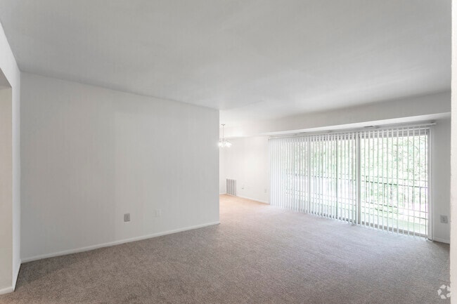 3 BR, 2 BA - 1,090 SF
