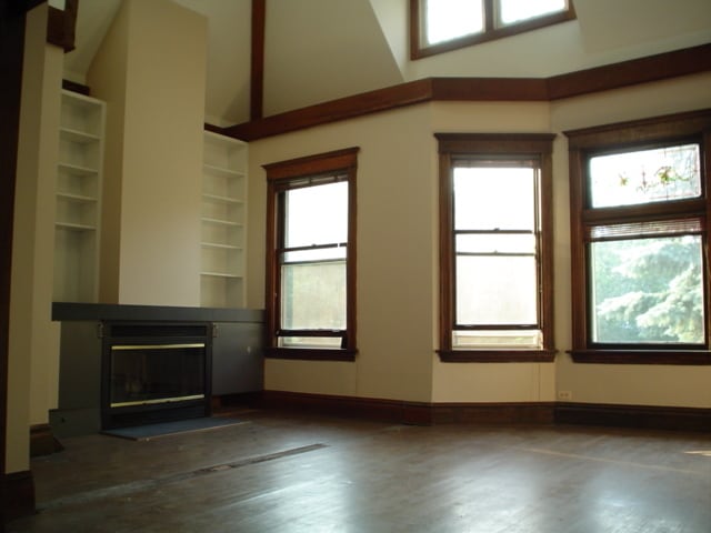 Building Photo - 1915 W Belle Plaine Ave Unit M01H Rental