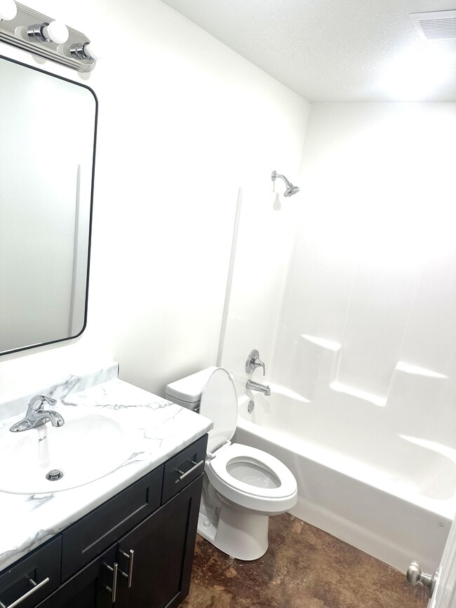 Photo - 951 Scott St