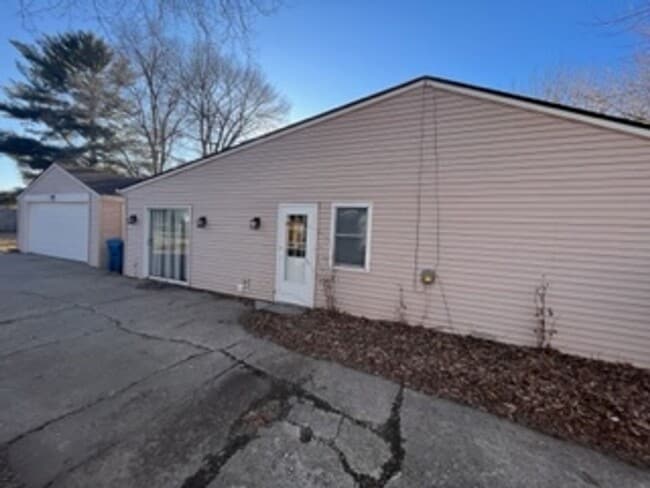 Photo - Single Family 2 bedroom 2 bath in LeClaire House